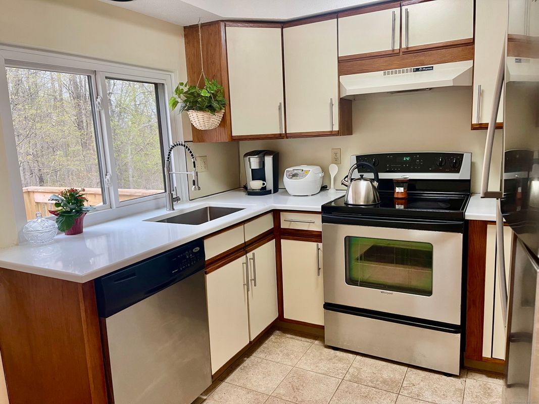 Building Photo - 300 Brittany Farms Rd