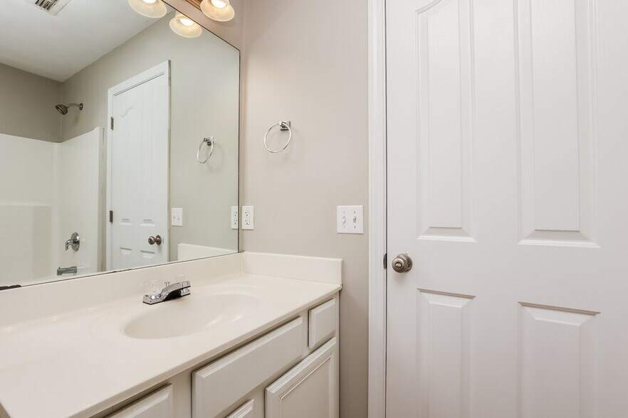 Building Photo - 8864 Cressent Glen Ct