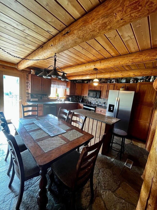Building Photo - Fully Furnished Cabin Available - 10 Minut...
