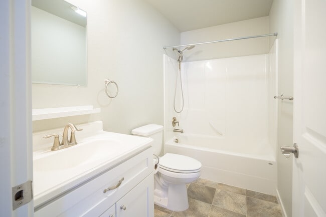 Building Photo - 423 Hollyhock Ln