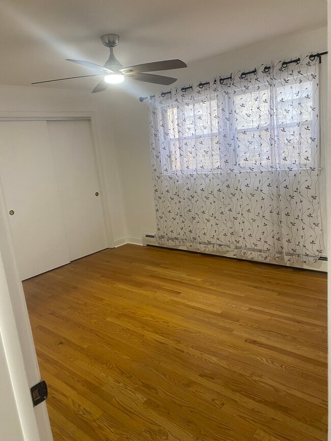 Building Photo - 5530 N Mango Ave