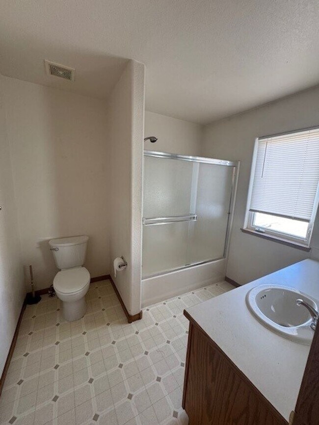 Building Photo - Stone Creek Condos- 3 Bedroom