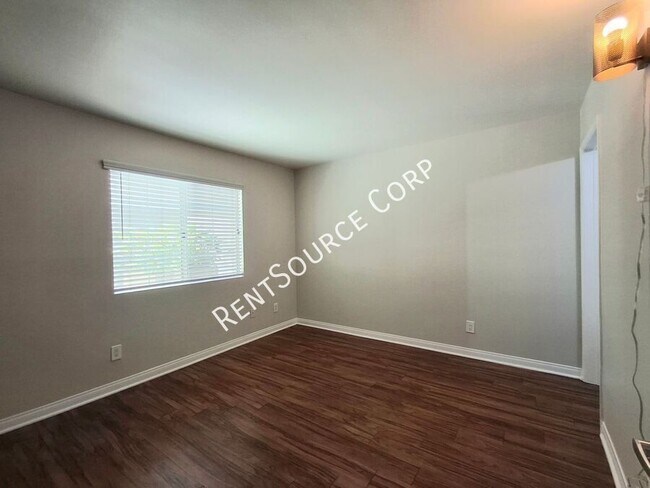 Building Photo - 5525 Canoga Ave