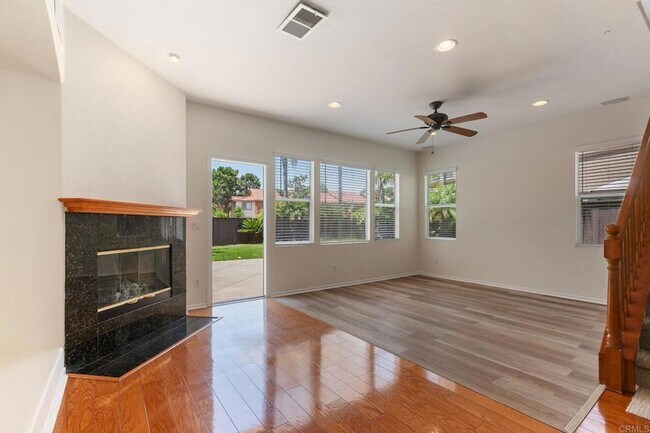 Building Photo - 633 Sumner Way