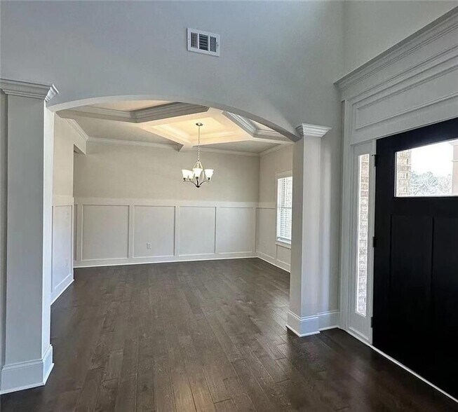 Building Photo - 1850 Silver Crst Wy