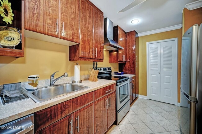 Building Photo - 236 Medford Ct