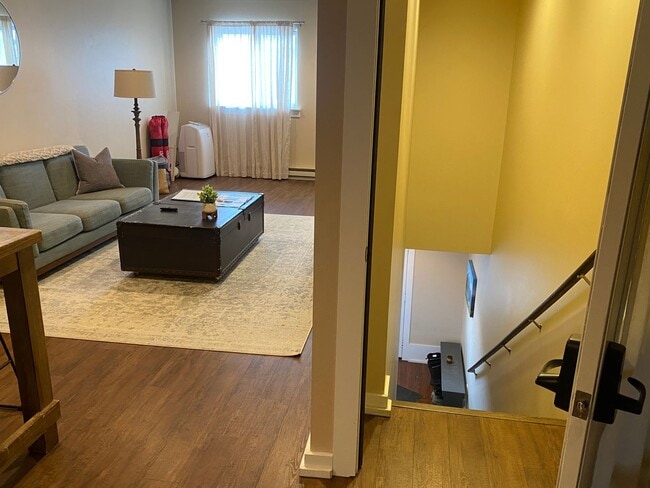 Building Photo - Fully Furnished Cozy Unit in Four Corners!