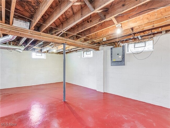 Building Photo - 2703 Oakwood Dr