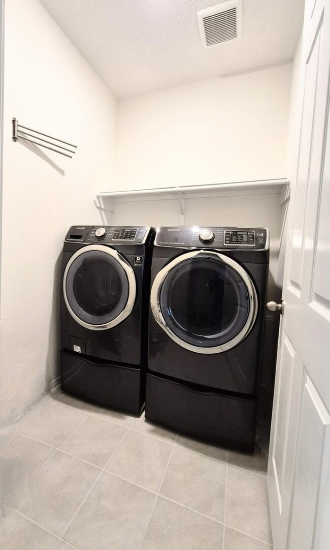 Building Photo - 41818 Buckskin