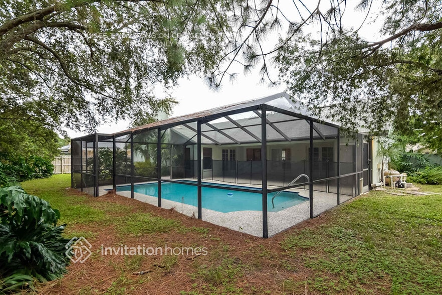 Building Photo - 14817 Farnham Way