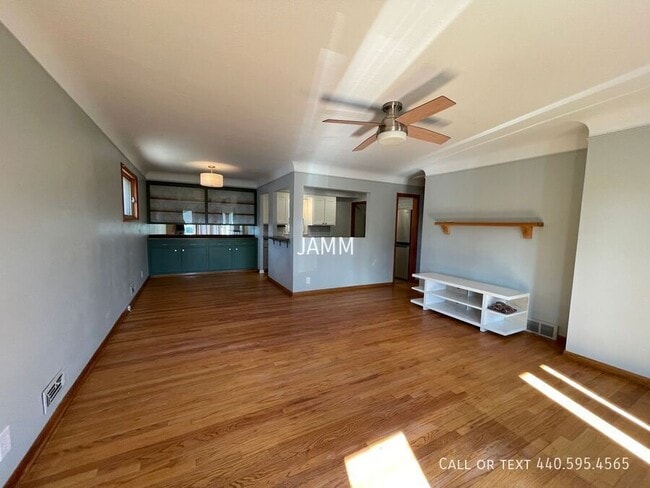 Building Photo - 7626 Sleepy Hollow Dr