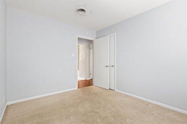 Building Photo - 103 W Croslin St