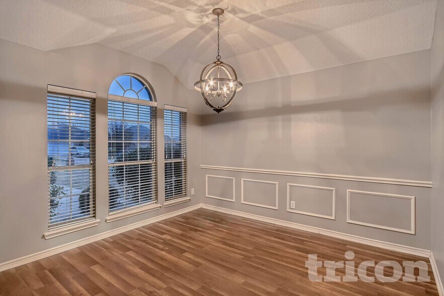 Building Photo - 2021 Cantura Dr