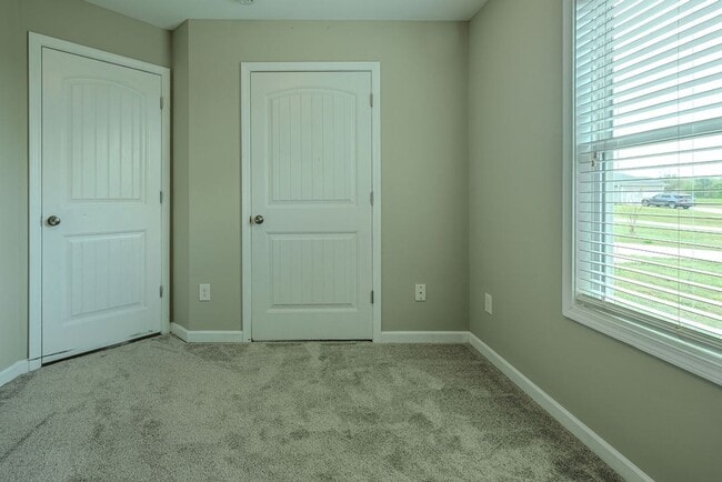 Building Photo - 77 Gray Field Ct