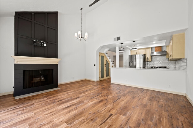 Building Photo - 2742 Pine Creek Cir