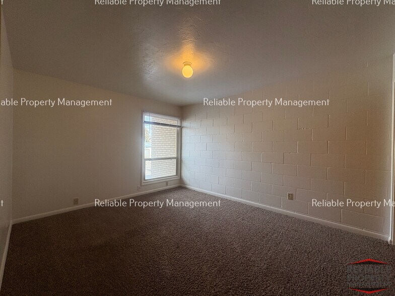 Building Photo - 1052 Garfield St