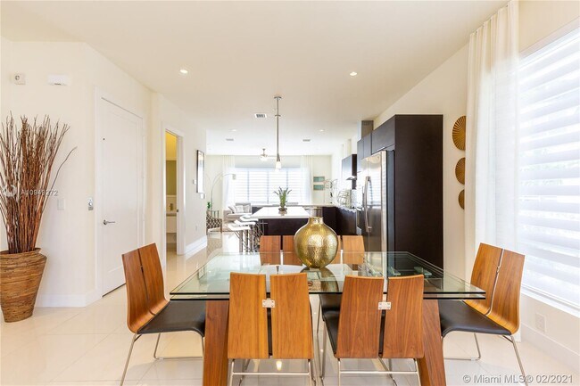 Building Photo - 6611 NW 105th Pl