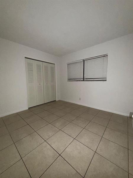 Building Photo - 471 Sunshine Dr