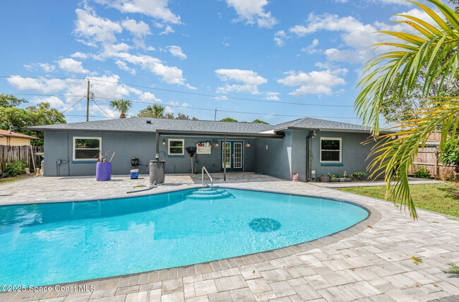 Building Photo - 986 Sycamore Dr