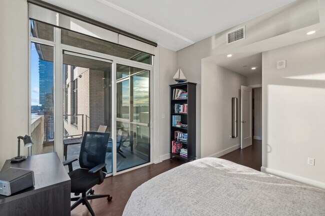 Building Photo - 1330 Lancaster St