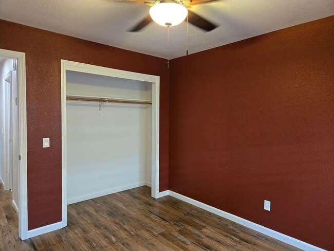 Building Photo - Charming 3BD/2BA Home in Quiet Cul-De-Sac with Solar & Included Landscaping