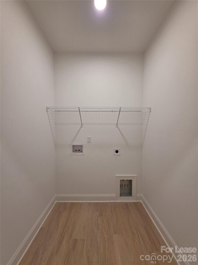 Building Photo - 420 S Shaver St