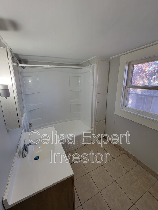 Building Photo - 3118 Robinwood Dr