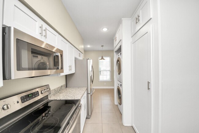 Building Photo - 7545 Brompton St