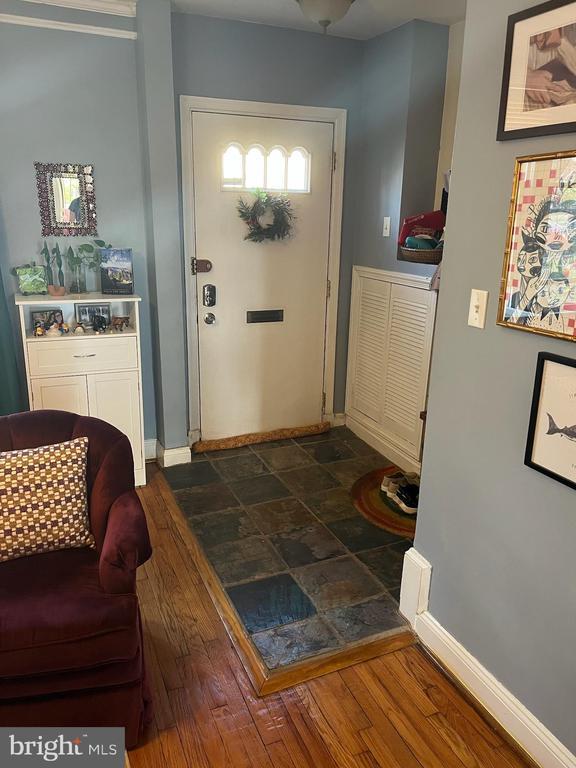 Building Photo - 717 Kearny St NE