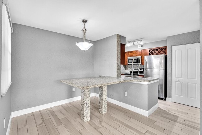 Building Photo - 2851 N Oakland Forest Dr