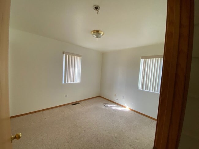 Building Photo - 129 Alice Ave