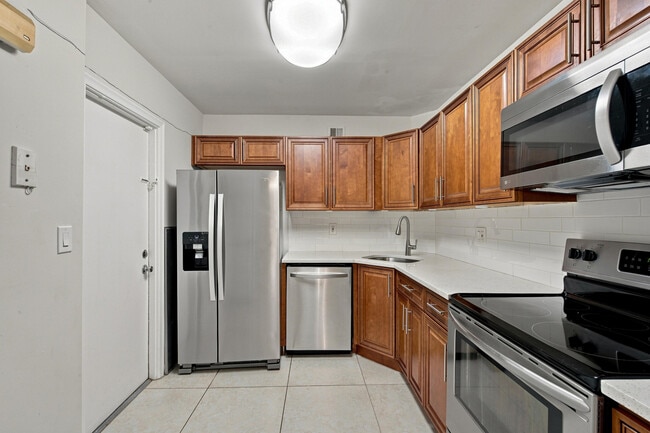 Building Photo - 9 NE 19th Ct