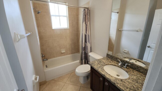 Building Photo - 909 NW 18th Ave