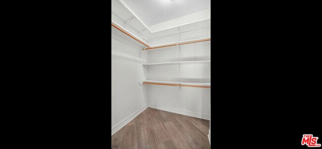 Building Photo - 9848 Vidor Dr
