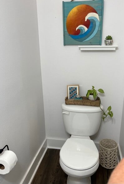 Half bath - 423 Twin Lakes Ln
