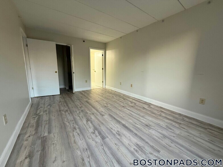 Building Photo - 1933 Commonwealth Ave