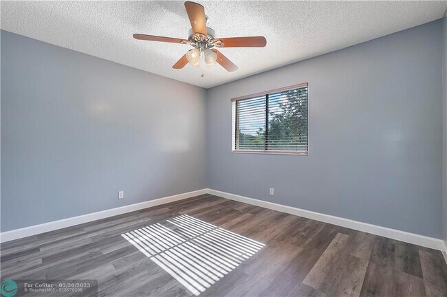 Building Photo - 1920 NW 34th Ave