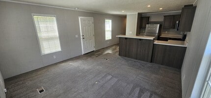 Building Photo - 318 Tulip Ln