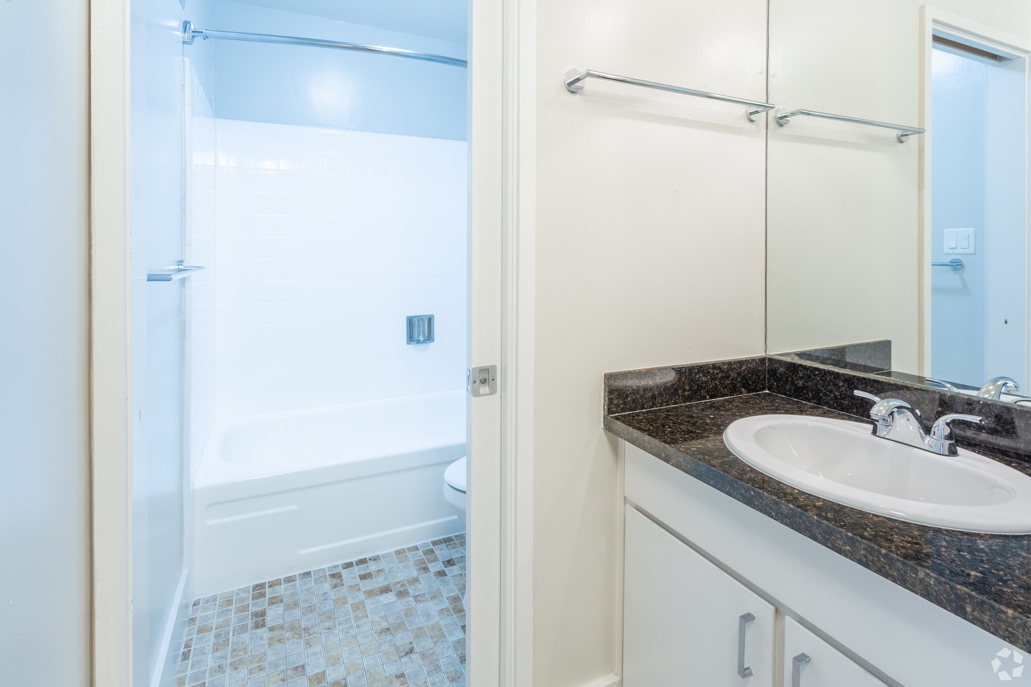 1BR, 1BA - Bathroom - Citra