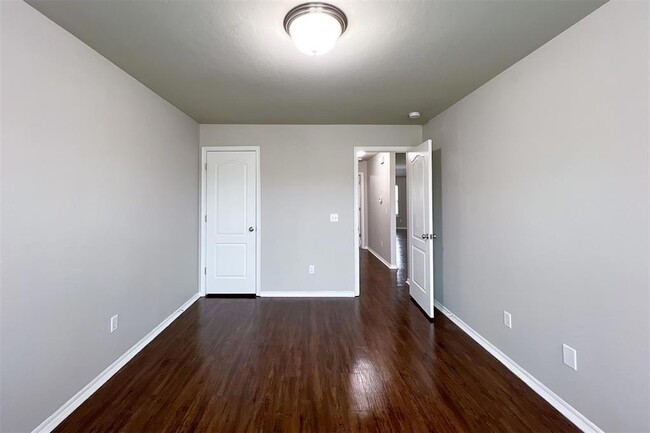 Building Photo - 2901 Cider Mill Ln