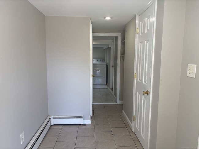 Building Photo - 245 Glenville Rd