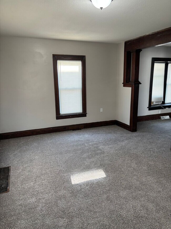 Building Photo - 3bd Single Akron Cash Pay/Section 8