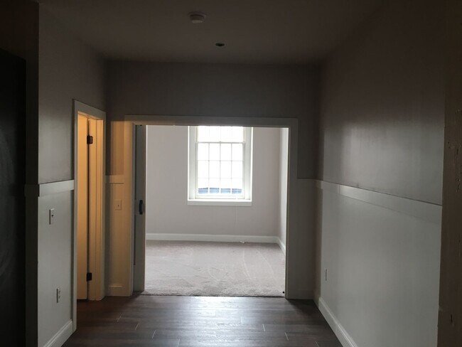 Building Photo - 238 N George St