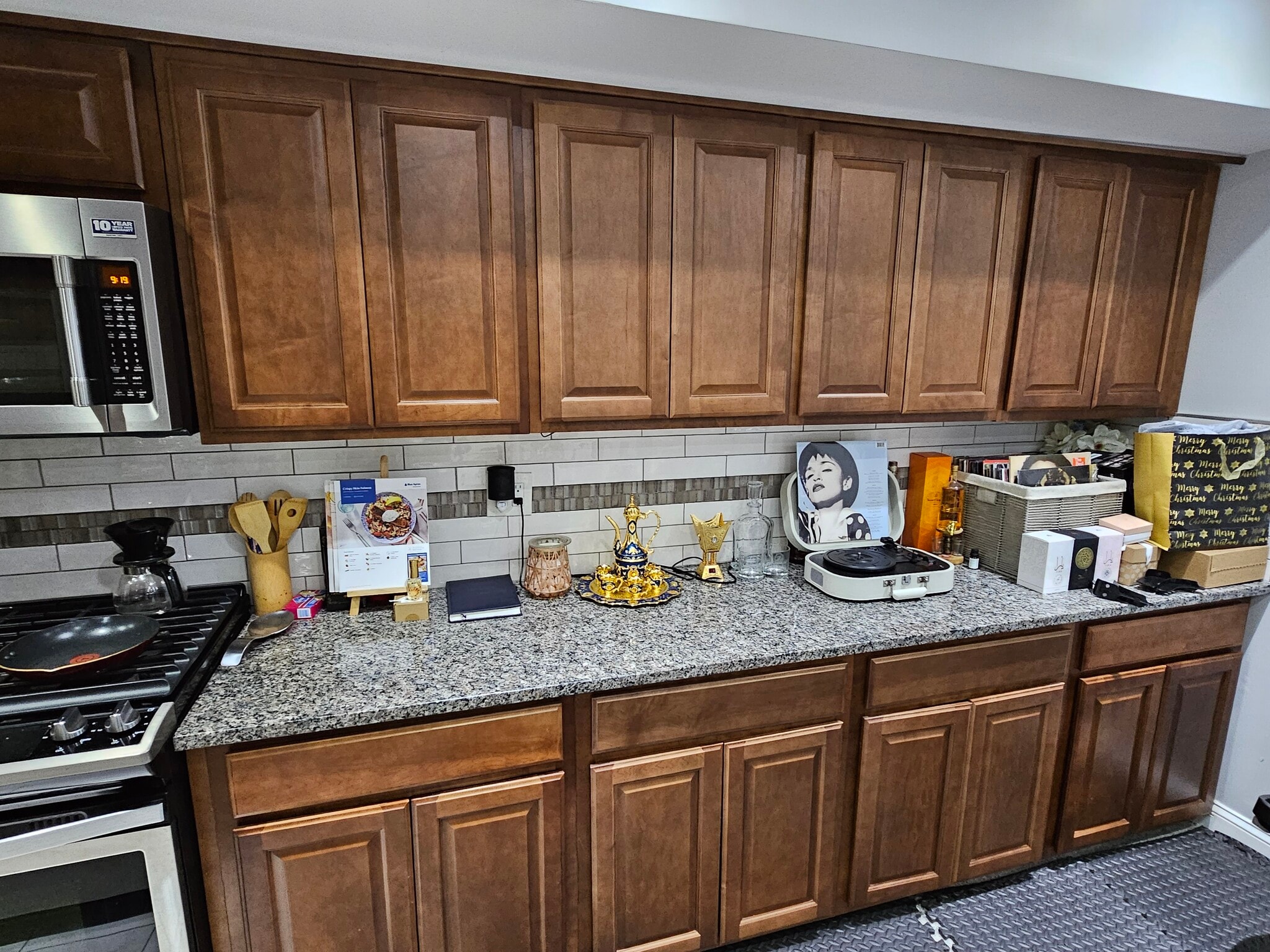 Kitchen Counter - 2306 Greenery Ln