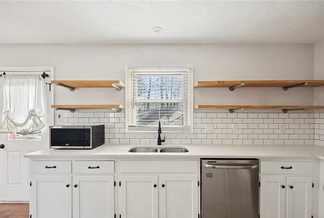 Building Photo - 6295 Banshire Dr