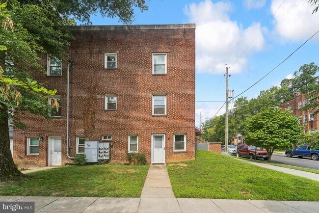 Building Photo - 1400 Oglethorpe St NW