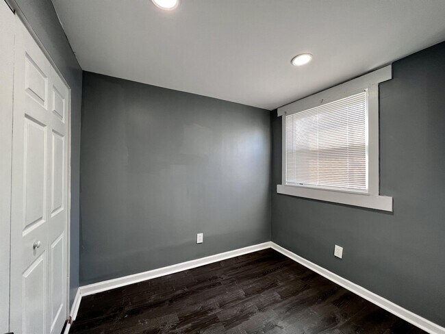 Building Photo - 1329 Adams St NE