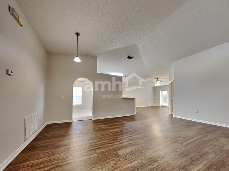 Building Photo - 3293 Carlotta Rd