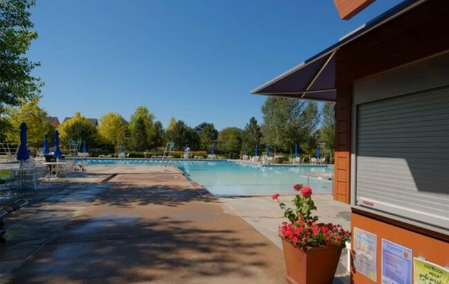 Building Photo - 2436 Syracuse St