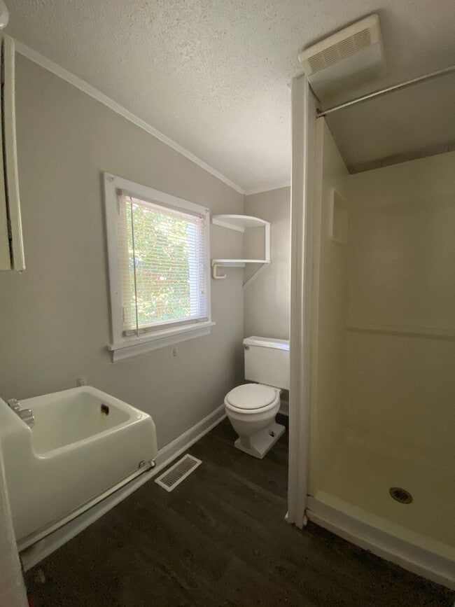 Building Photo - Perfect home with 2 kitchens at NCSU